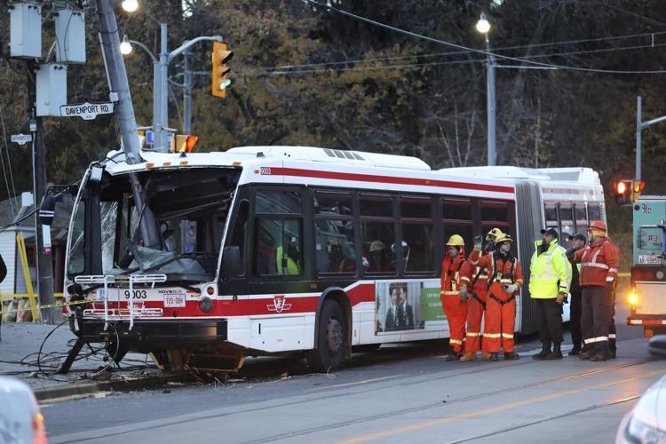 Nova Bus LFS Arctic Crash into Hydro Pole