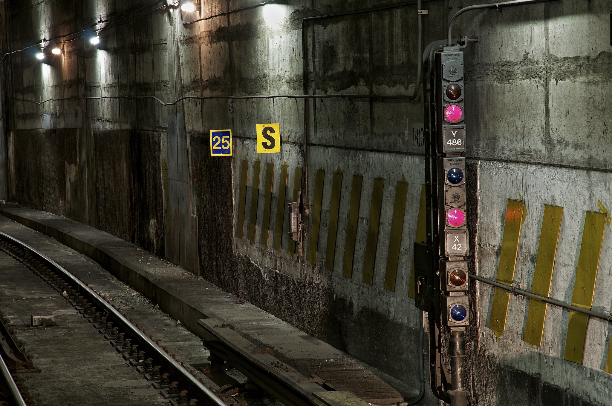 Interlocking Signal at Lower Bay Station