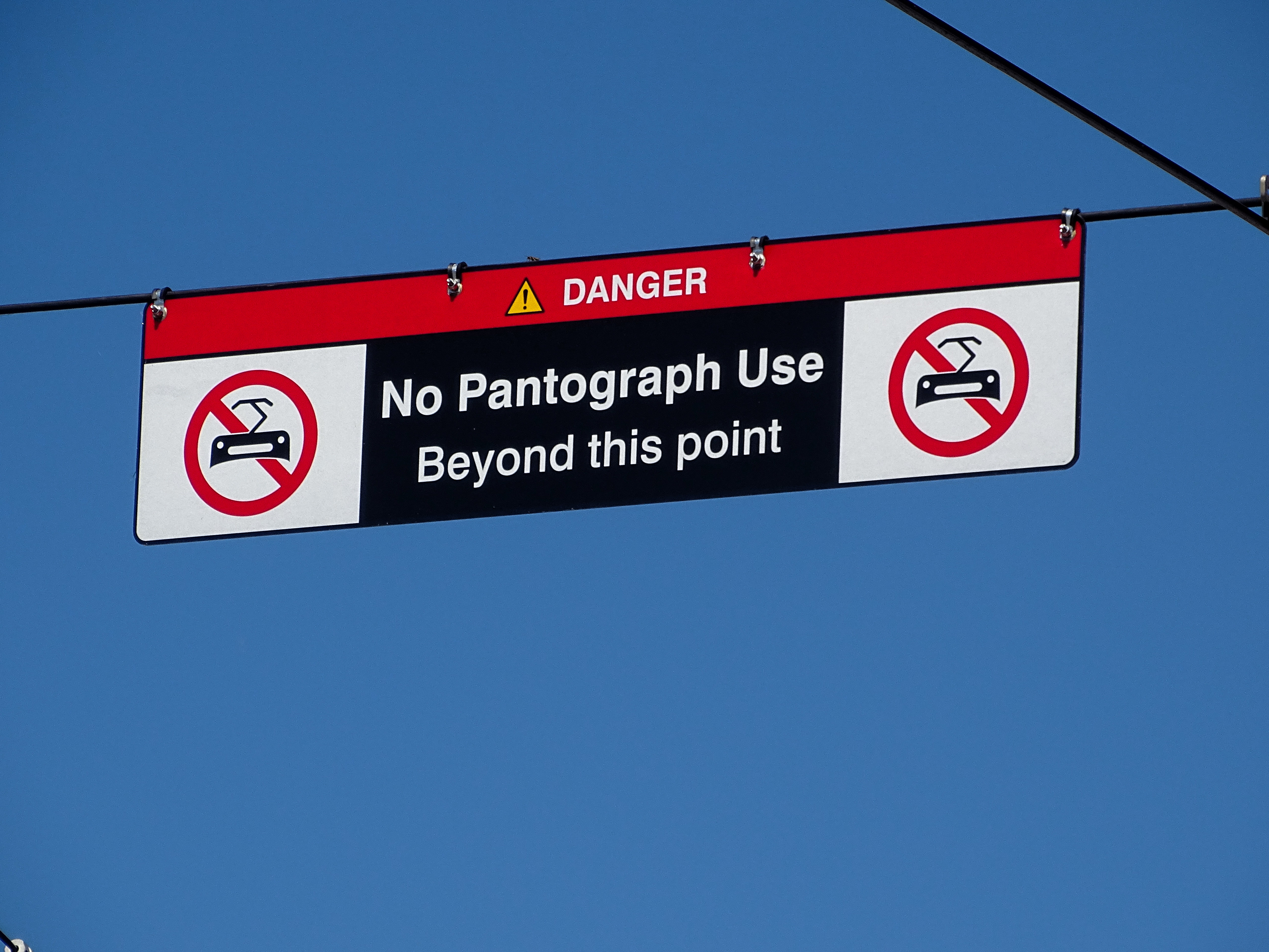 Warning Sign: No Pantograph Use